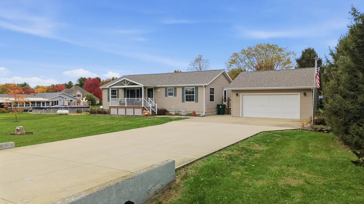28902 Carriage Drive, Sterling, IL 61081 - Image #1