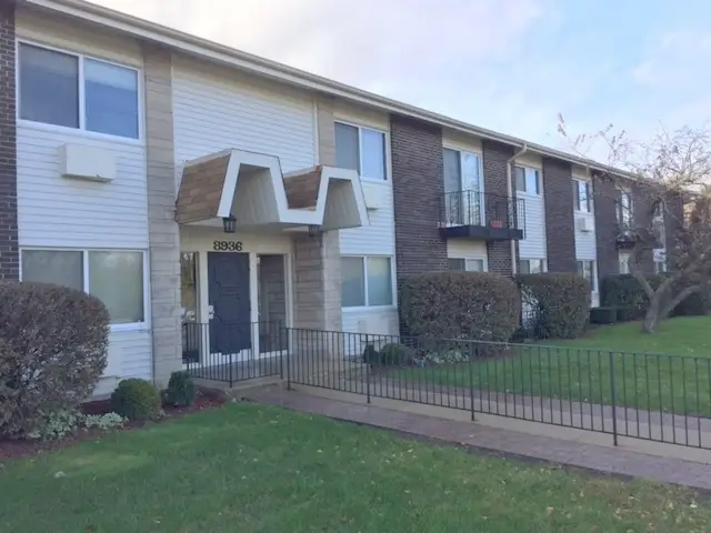 8936 Northshore Drive #104D, Des Plaines, IL 60016 - Image #1