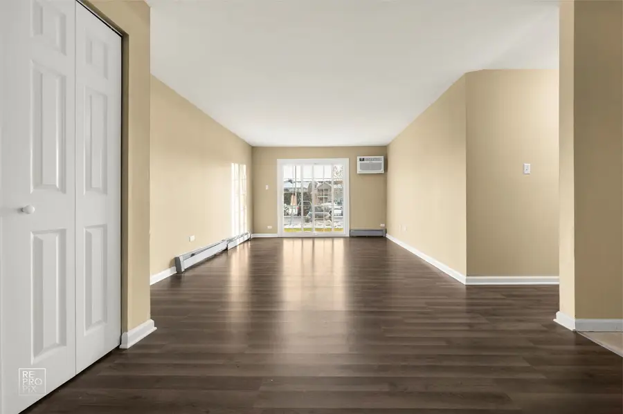 107 W Elk Trail #106, Carol Stream, IL 60188 - Image #2