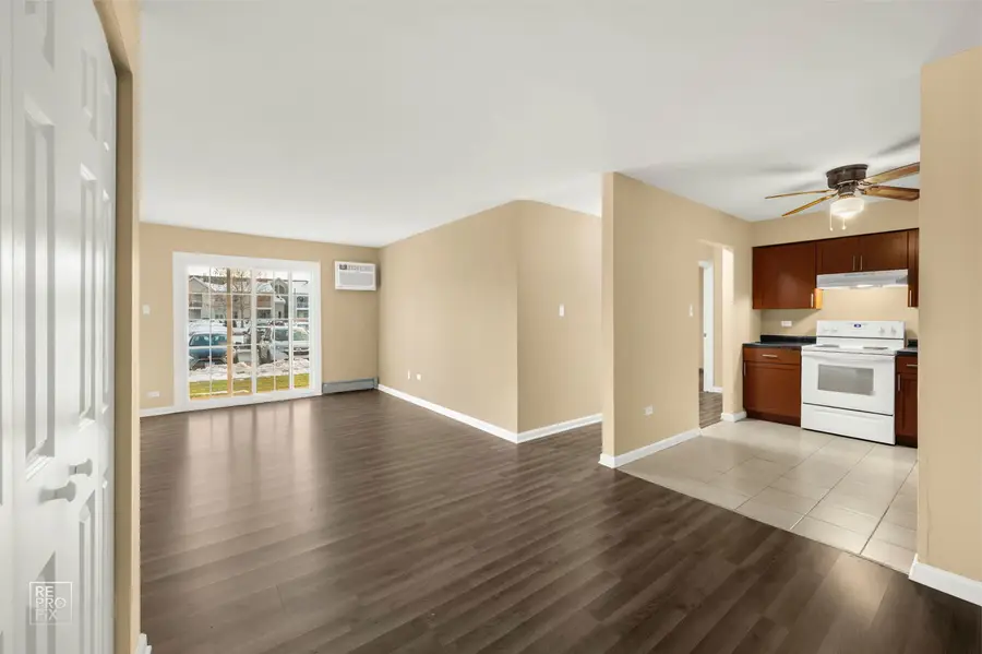 107 W Elk Trail #106, Carol Stream, IL 60188 - Image #3