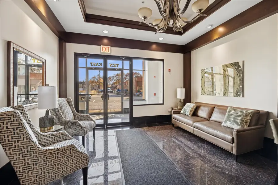 10 E Burlington Street #3C, Riverside, IL 60546 - Image #2