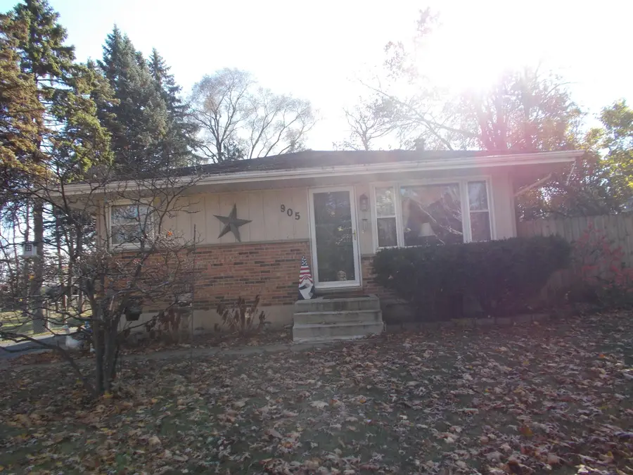 905 Winthrop Court, Zion, IL 60099 - Image #2