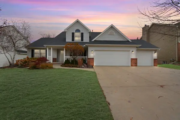 35 Greythorne Circle, Bloomington, IL 61704