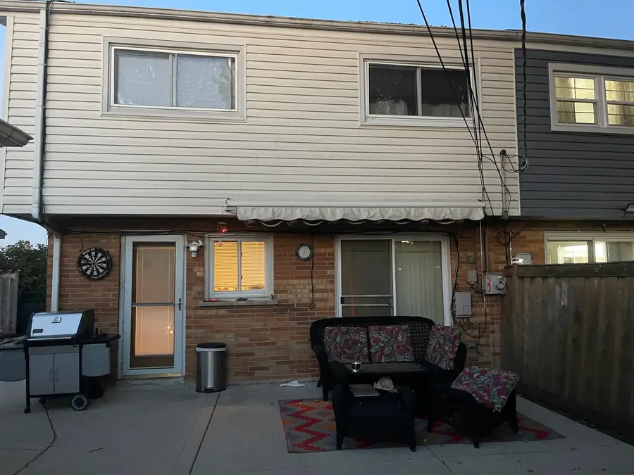 9256 N Parkside Drive, Des Plaines, IL 60016 - Image #2