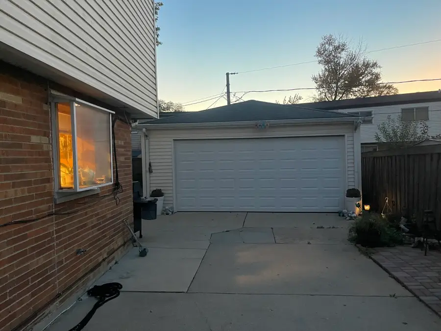 9256 N Parkside Drive, Des Plaines, IL 60016 - Image #3