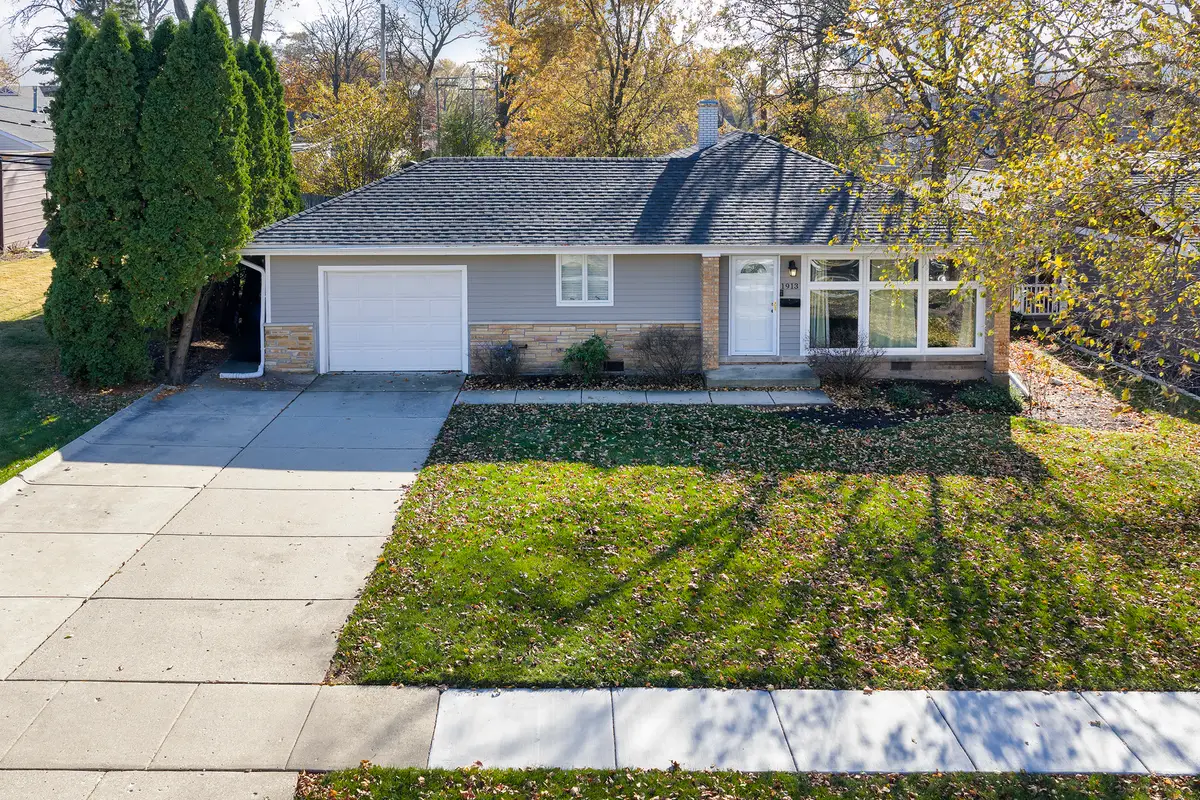 1913 Milton Avenue, Northbrook, IL 60062 - Image #1