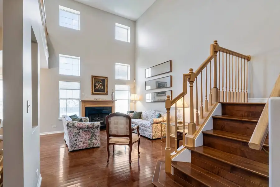 232 Manor Drive, Buffalo Grove, IL 60089 - Image #2