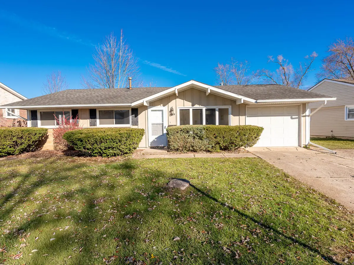 724 Surrey Drive, Streamwood, IL 60107 - Image #1