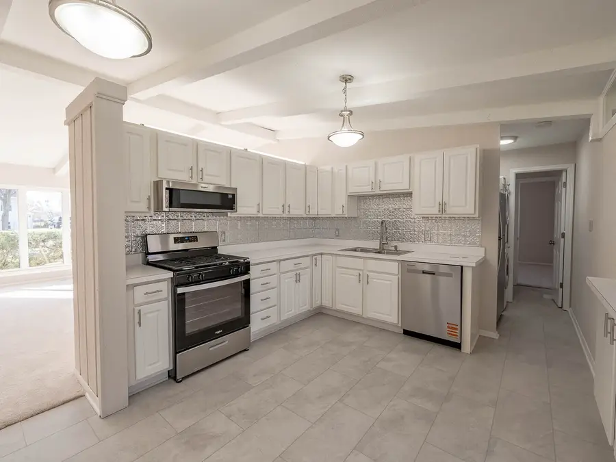 724 Surrey Drive, Streamwood, IL 60107 - Image #3