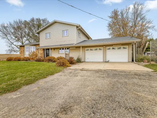 2110 E Angle Road, Dakota, IL 61018