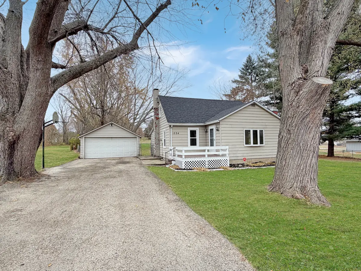 1534 W Fairview Road, Freeport, IL 61032 - Image #1