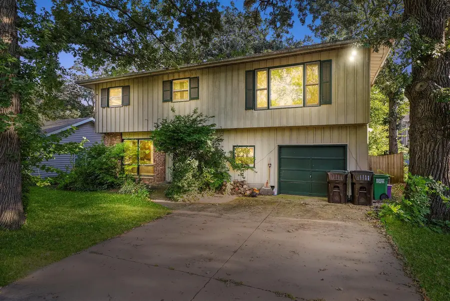 3025 Victoria Avenue, McHenry, IL 60050 - Image #2