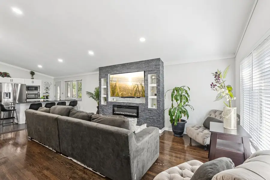 122 W Helen Road, Palatine, IL 60067 - Image #2