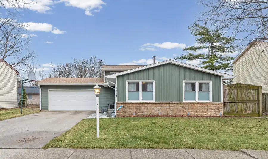 1818 Stratford Drive, Champaign, IL 61821 - Image #2