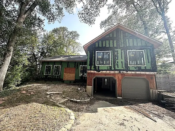 911 Glenbard Road, Glen Ellyn, IL 60137