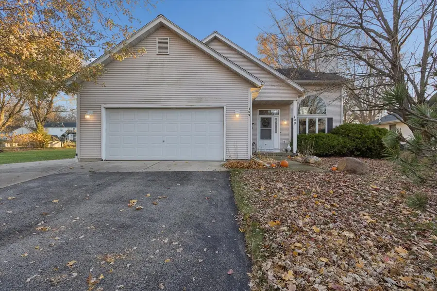 109 Galleon Run Drive, Poplar Grove, IL 61065 - Image #2