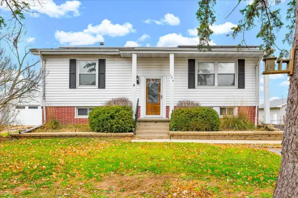 104 E Douglas Street, Carlock, IL 61725