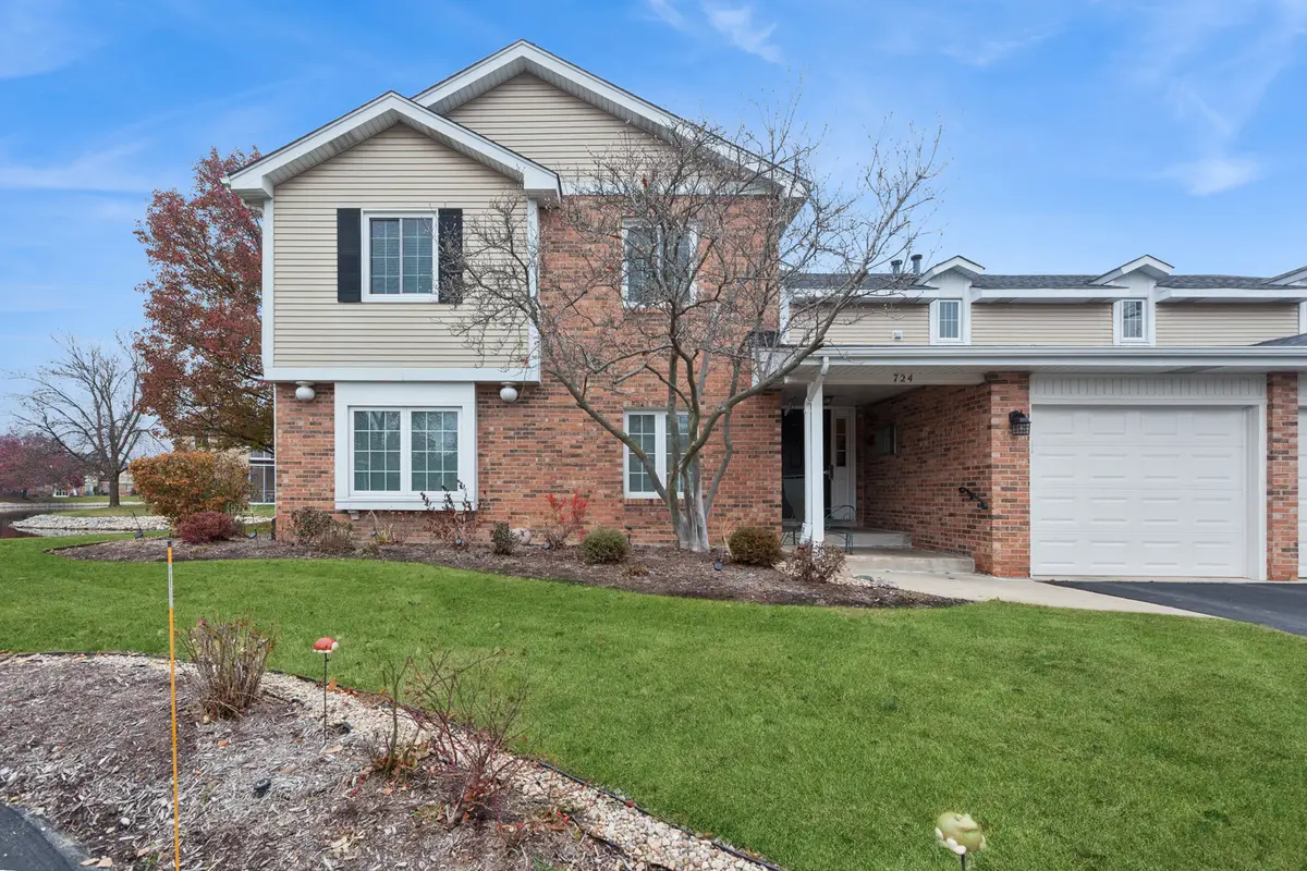724 Maplewood Court #34-B, Willowbrook, IL 60527 - Image #1