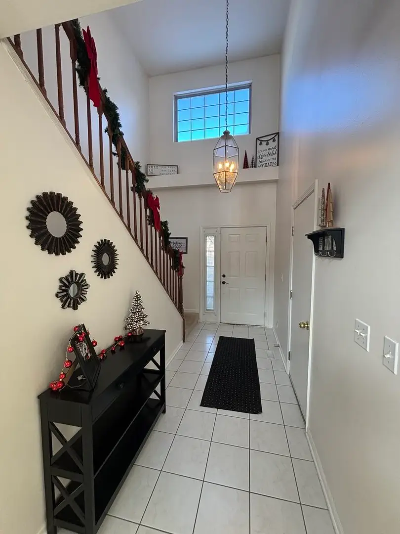 121 Crescent Lane #121, Schaumburg, IL 60193 - Image #2