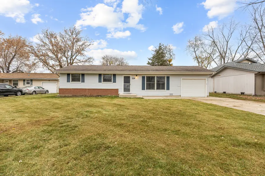 229 Shawnee Drive, Carol Stream, IL 60188 - Image #2