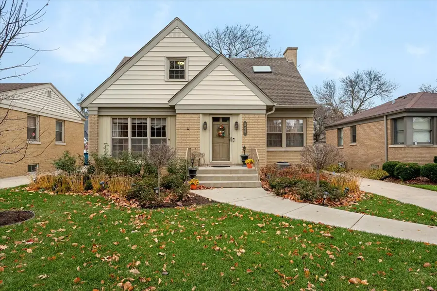 349 E Parkview Avenue, Elmhurst, IL 60126 - Image #2