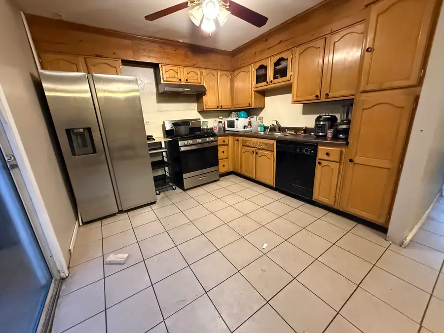 217 Far Hills Drive, Bolingbrook, IL 60440 - Image #3