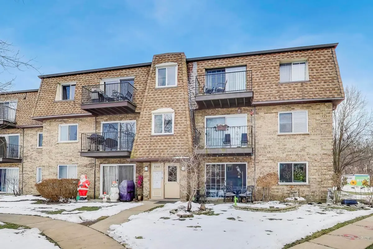 9420 Bay Colony Drive #2E, Des Plaines, IL 60016 - Image #1