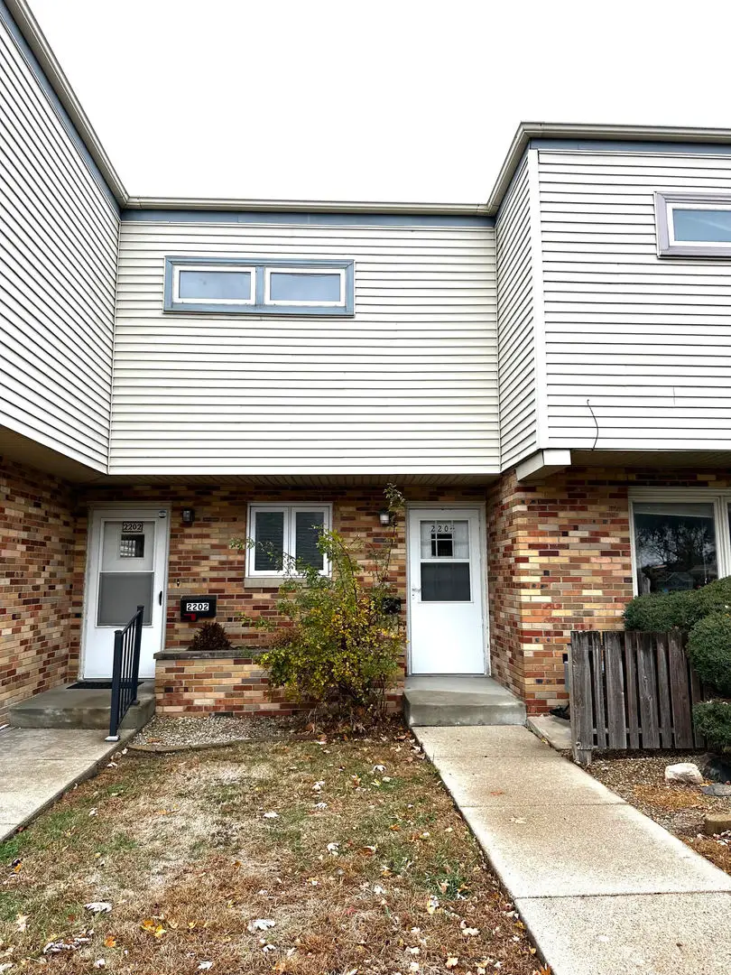 2204 E Lincoln Street #13, Bloomington, IL 61701 - Image #1