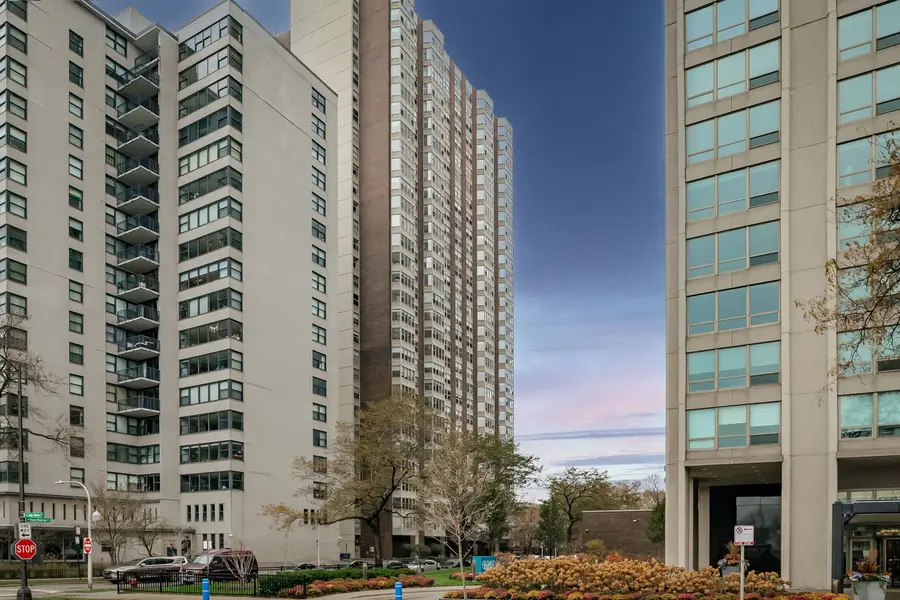525 W Hawthorne Place #1608, Chicago, IL 60657 - Image #2