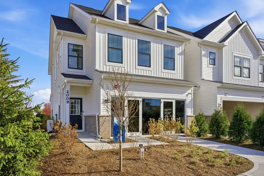 2027 Kensington Lane #03001, Hoffman Estates, IL 60169 - Image #2