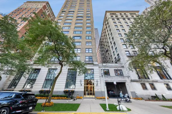 179 E Lake Shore Drive #19S, Chicago, IL 60611