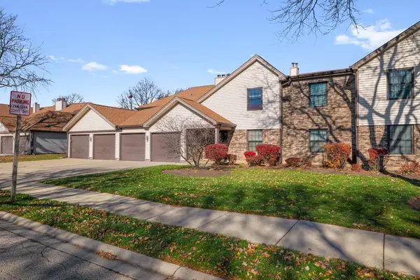 876 Stradford Circle #A1, Buffalo Grove, IL 60089