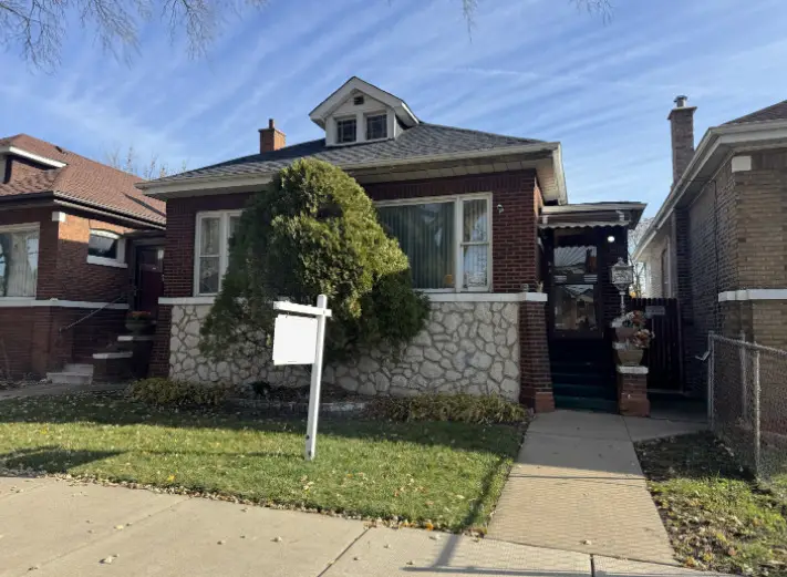 8239 S Ridgeland Avenue, Chicago, IL 60617 - Image #1