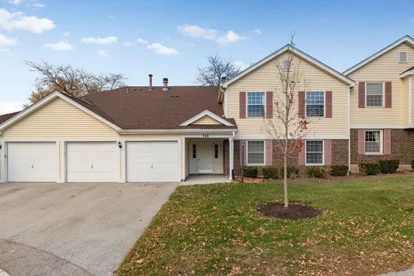 748 Sterling Court #A2, Bartlett, IL 60103