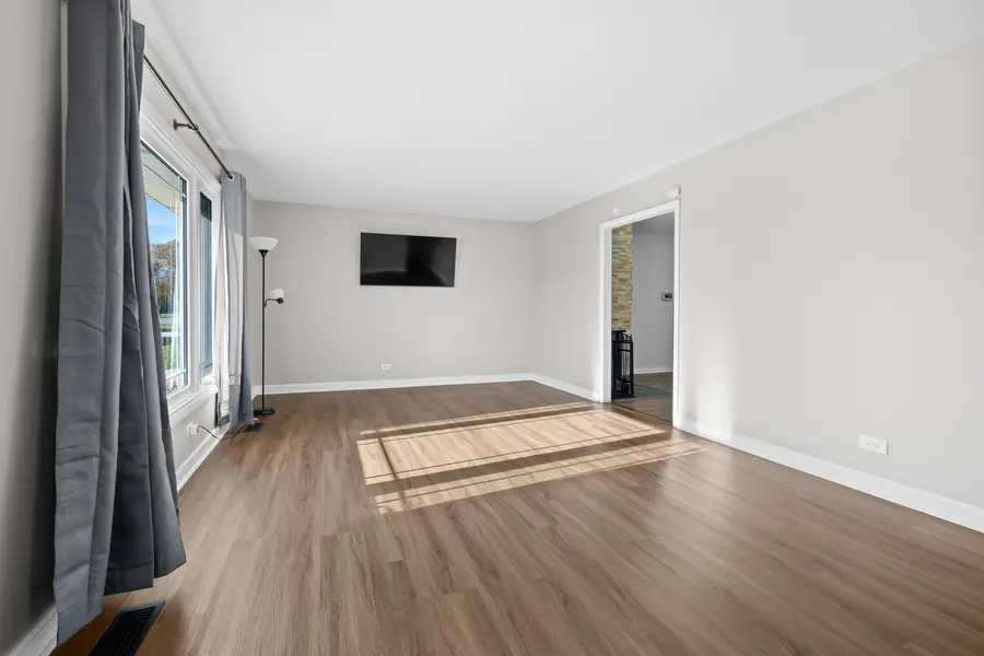 1320 Hassell Road, Hoffman Estates, IL 60169 - Image #3