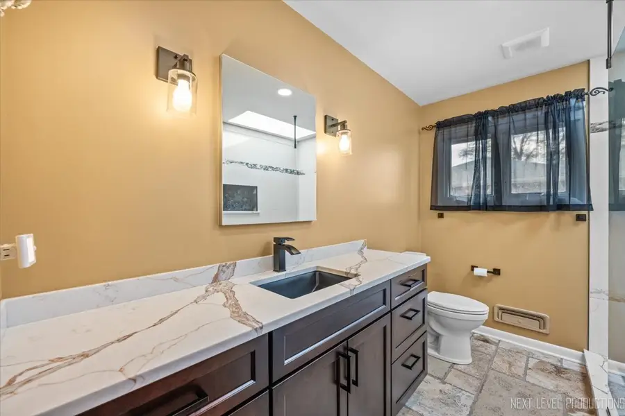 522 Kingsway Drive, Aurora, IL 60506 - Image #3