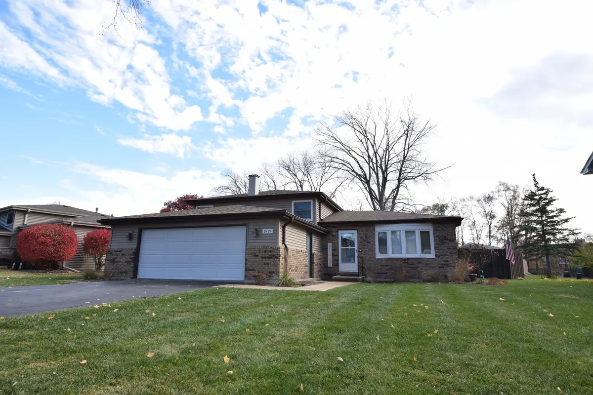 1919 Moore Avenue, Saint Charles, IL 60174 - Image #1