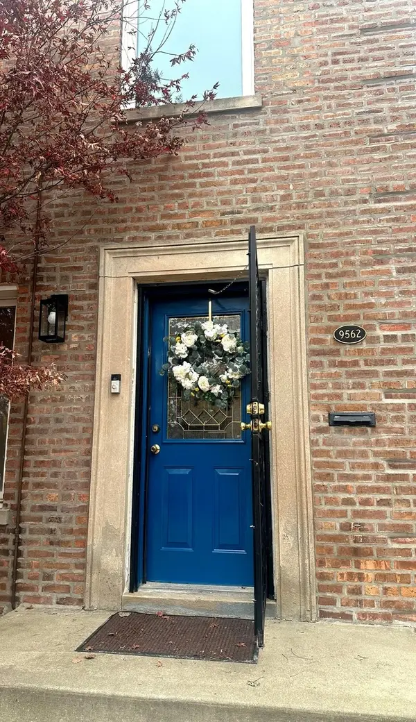 9562 S Bensley Avenue, Chicago, IL 60617