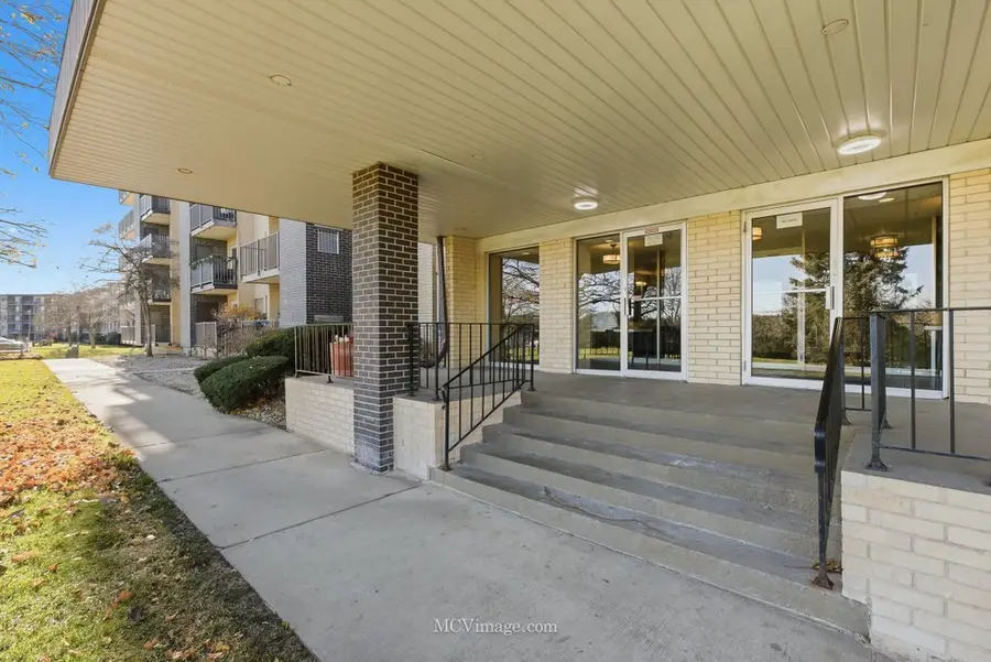 5400 Walnut Avenue #208, Downers Grove, IL 60515 - Image #2