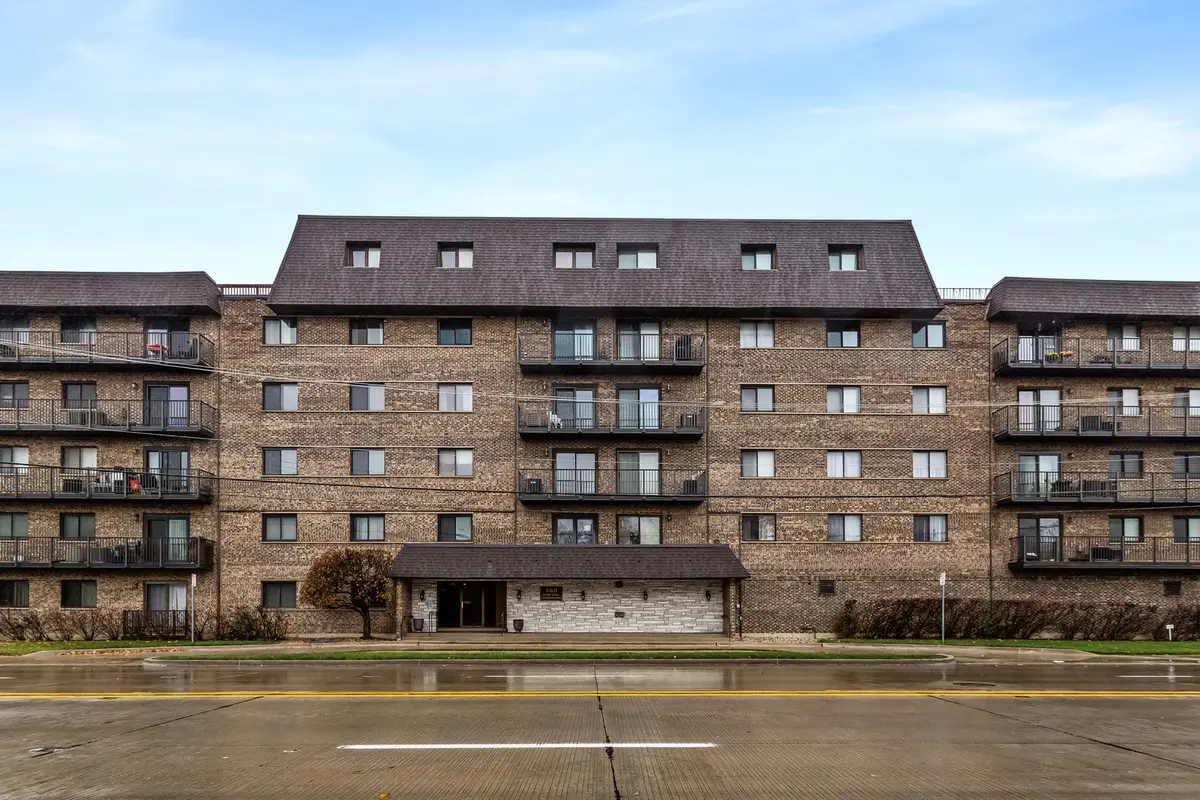 960 S River Road #410, Des Plaines, IL 60016 - Image #1