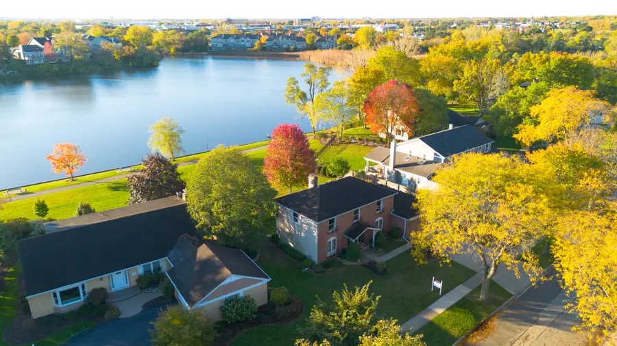 1057 W Peregrine Drive, Palatine, IL 60067 - Image #2