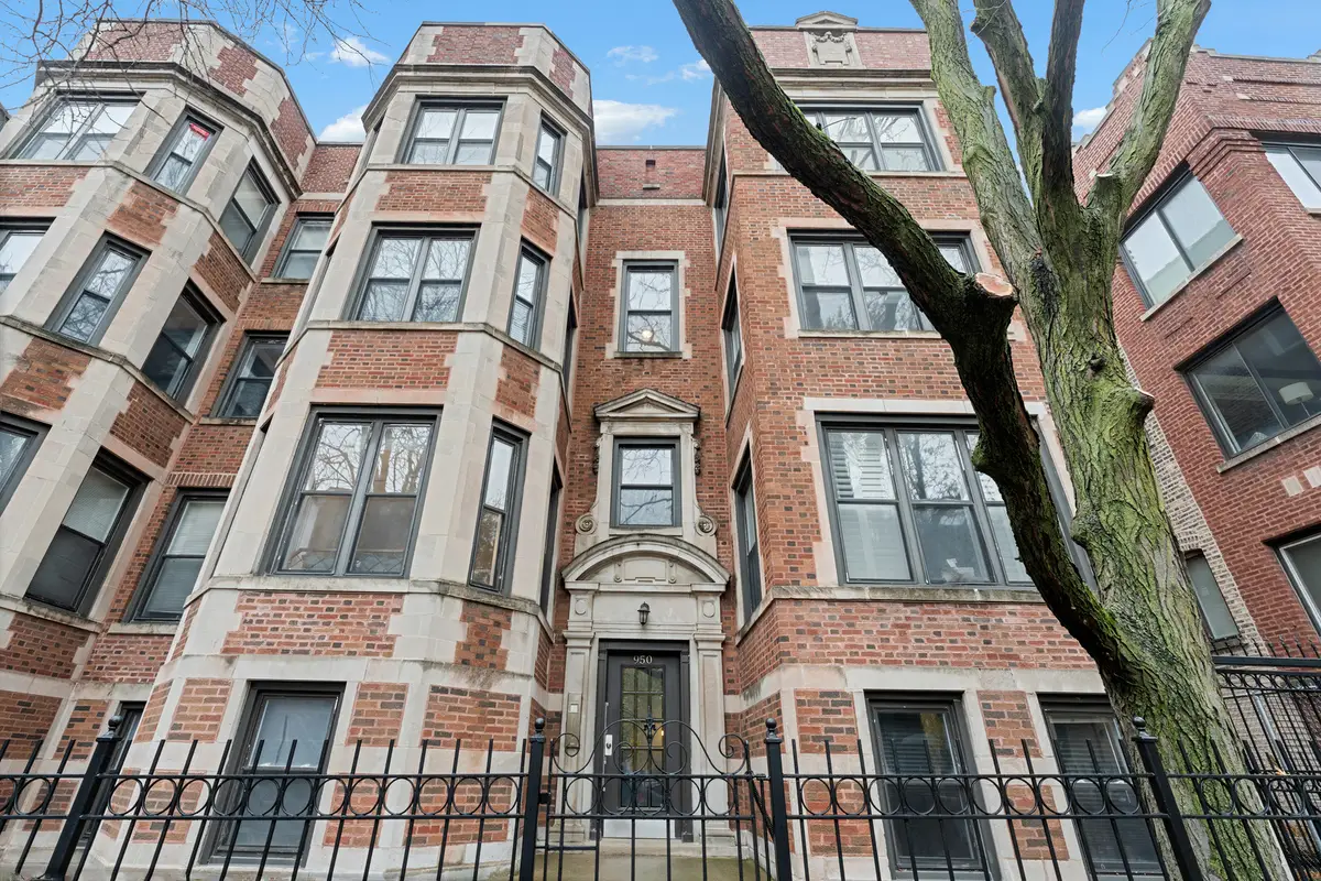 950 W Belle Plaine Avenue #1W, Chicago, IL 60613 - Image #1
