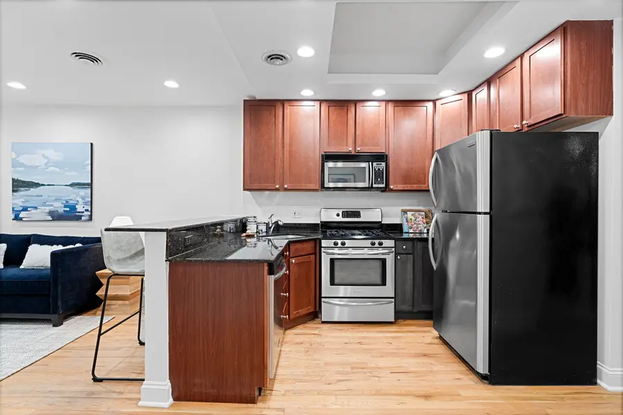 950 W Belle Plaine Avenue #1W, Chicago, IL 60613 - Image #3