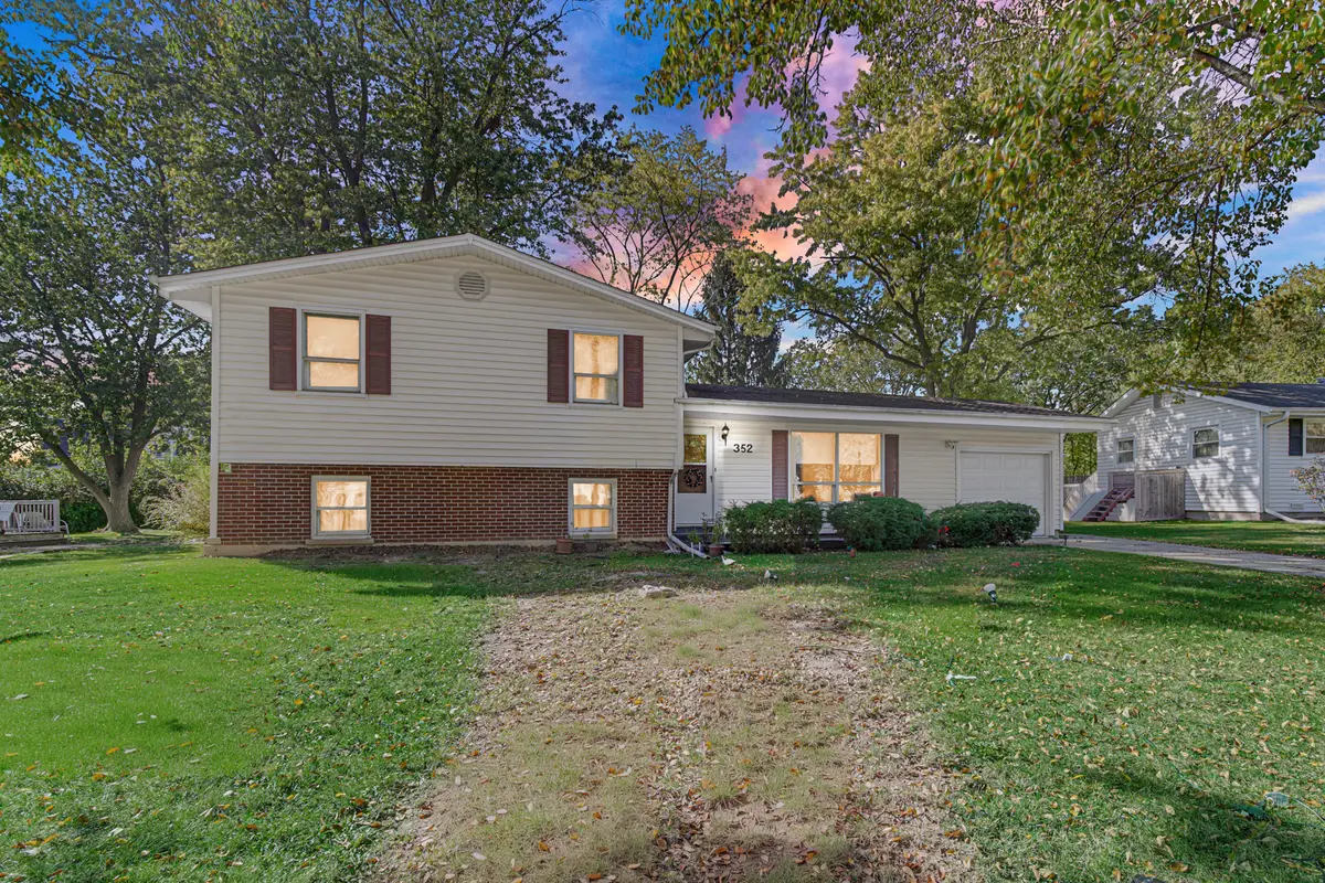 352 Sioux Lane, Carol Stream, IL 60188 - Image #1
