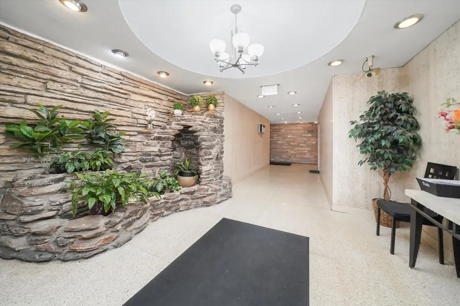 401 S Grove Avenue #1A, Oak Park, IL 60302 - Image #2