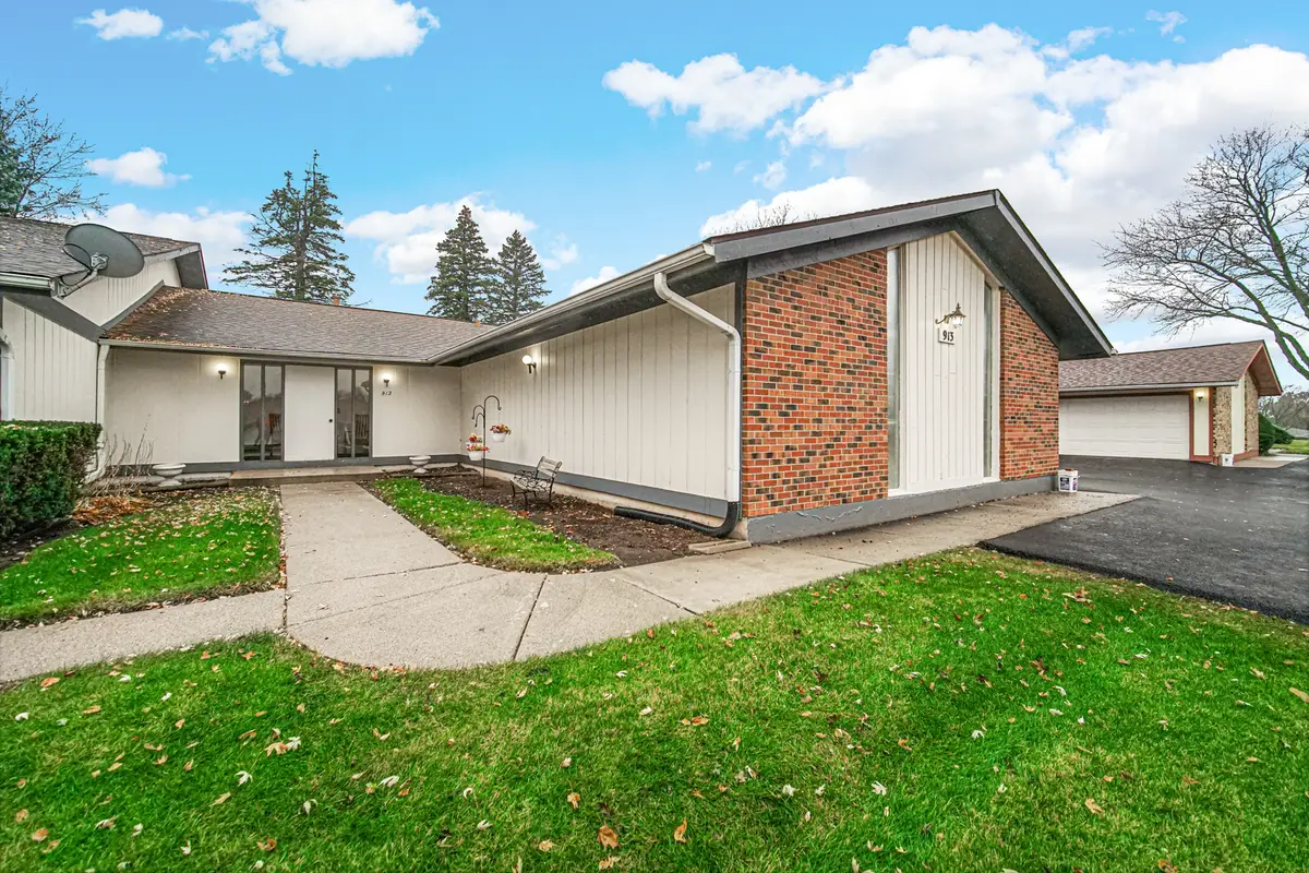 913 Wiltshire Drive #A, McHenry, IL 60050 - Image #1