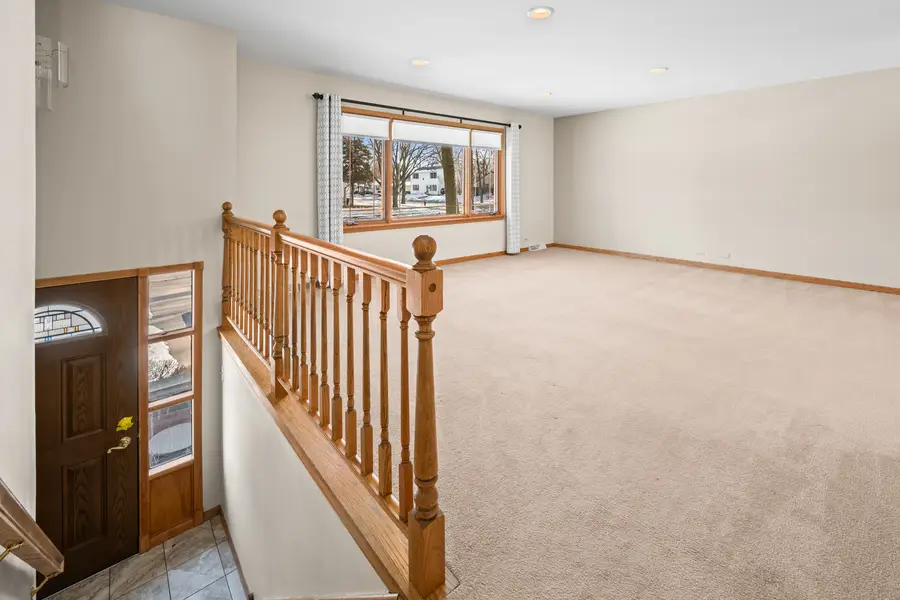 496 Raupp Boulevard, Buffalo Grove, IL 60089 - Image #2