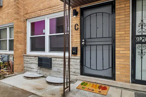 6950 S Cregier Avenue, Chicago, IL 60649