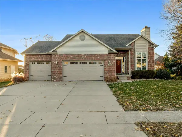 1410 Broad Creek Road, Bloomington, IL 61704