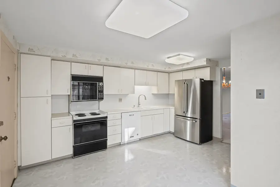 2526 Essex Drive, Northbrook, IL 60062 - Image #2